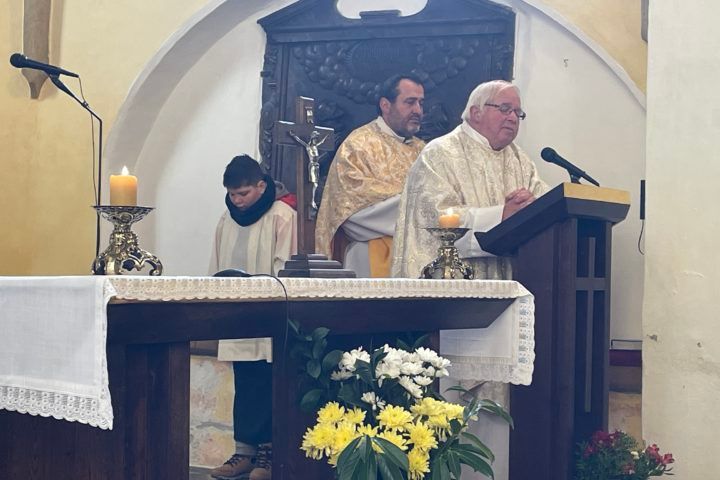 P. Hověz navštívil stavbu neratovického kostela